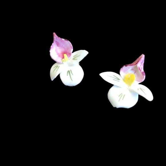 Flower Light Weight Women's Pink/White Clip On Earrings Made in England - Picture 2 of 7